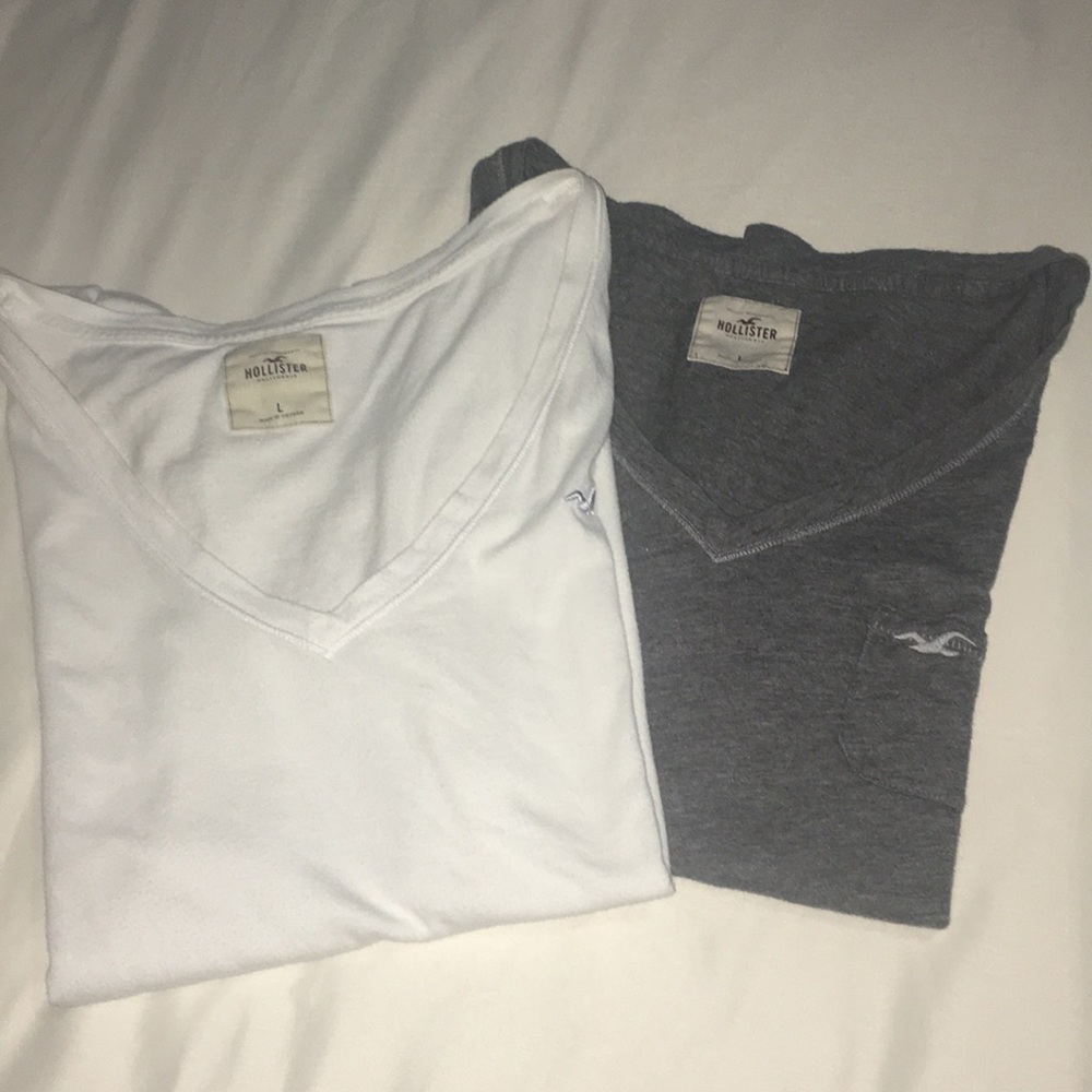 Hollister Lot of 2 vneck tees